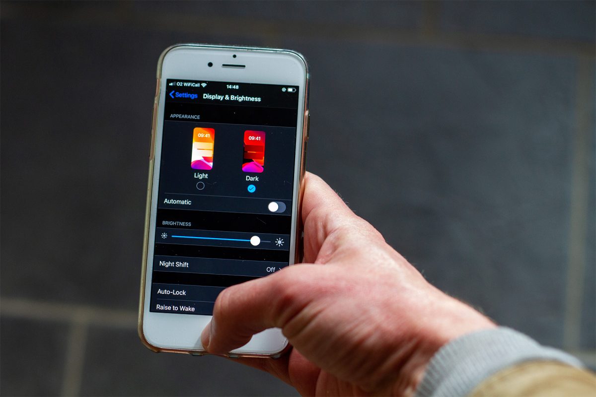iphone showing dark mode option in settings